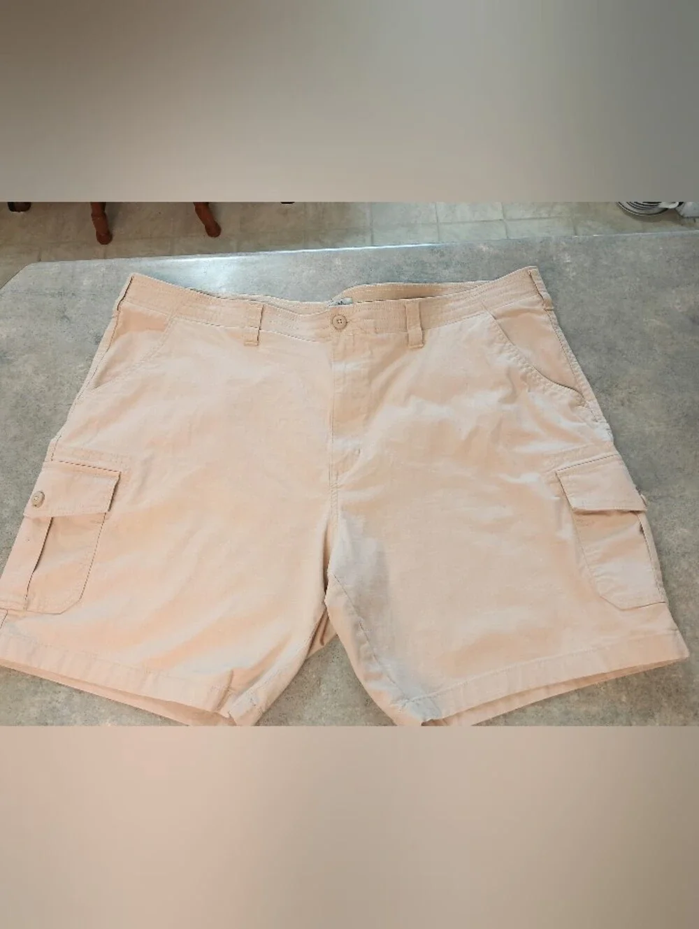 Like New Men's Ocean Coast Khaki Cargo Shorts (46)